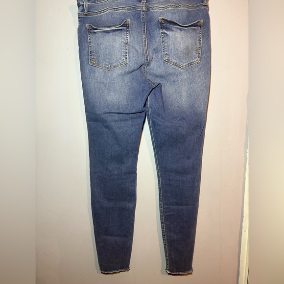 Kut from the Kloth “Connie” Blue Skinny Jeans. Size 10 - Picture 3 of 7